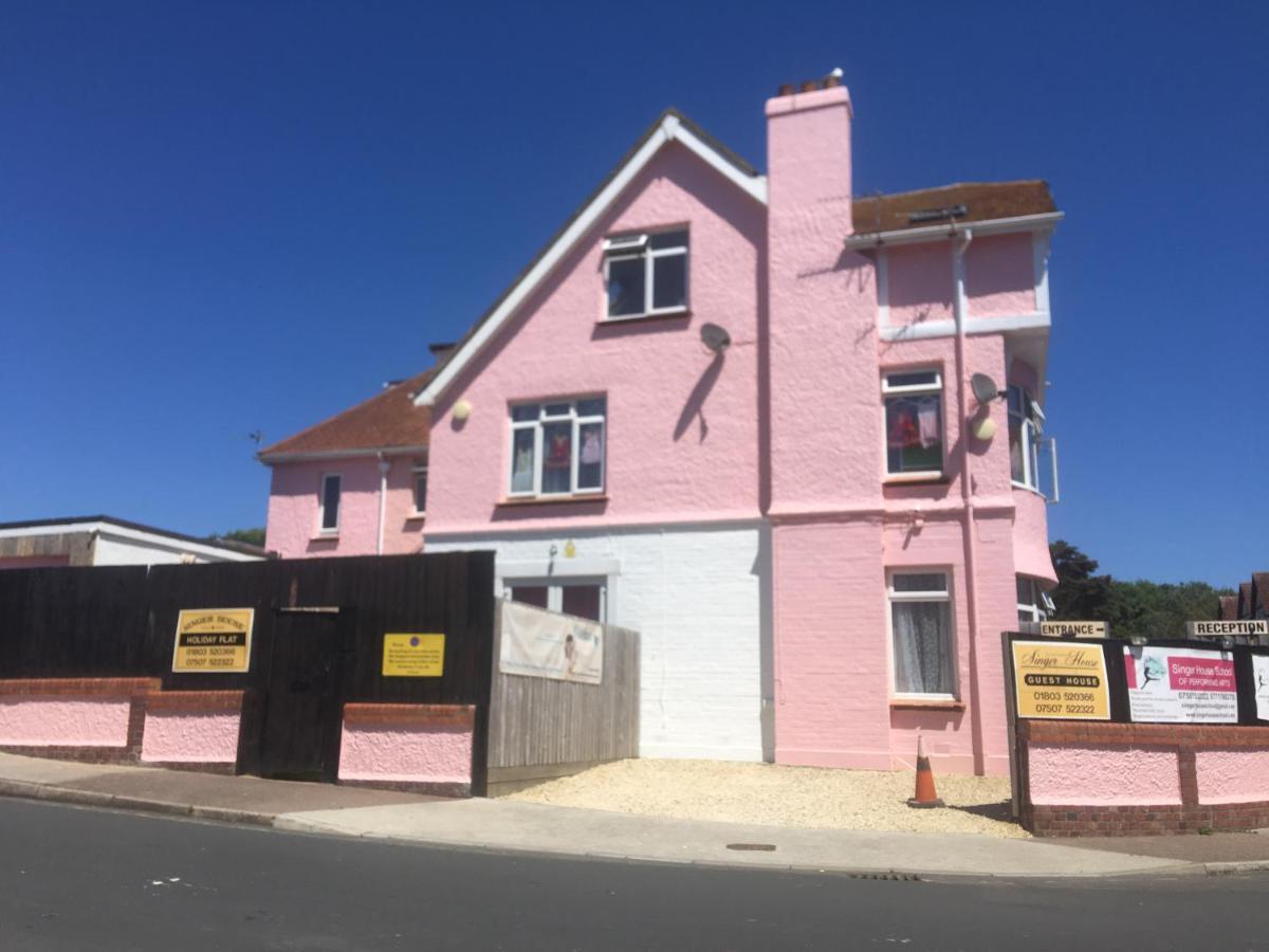 Barbie House ,Opposite The Beach & Paignton Pier , 2 Bedroom Apartment With Private Car Space & Garden , Free Access Next Door To The Stunning Ballet & Make Up School & A Beautiful Ladys Beauty Salon (Adults Only) Exterior foto