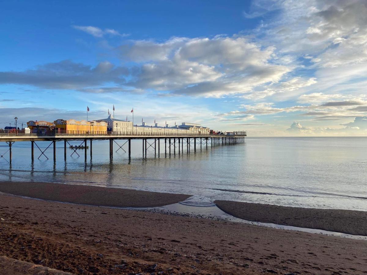 Barbie House ,Opposite The Beach & Paignton Pier , 2 Bedroom Apartment With Private Car Space & Garden , Free Access Next Door To The Stunning Ballet & Make Up School & A Beautiful Ladys Beauty Salon (Adults Only) Exterior foto